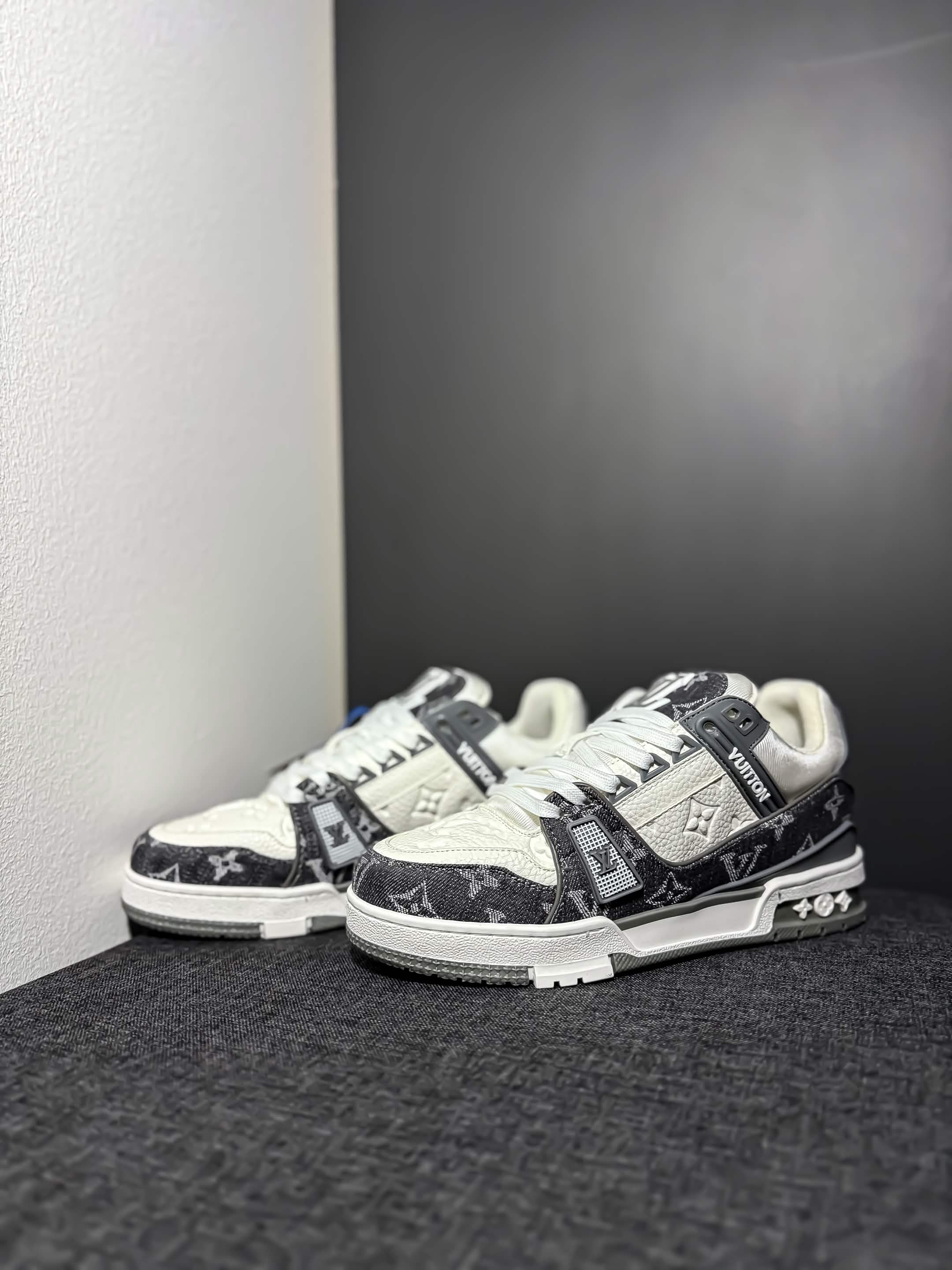 LV