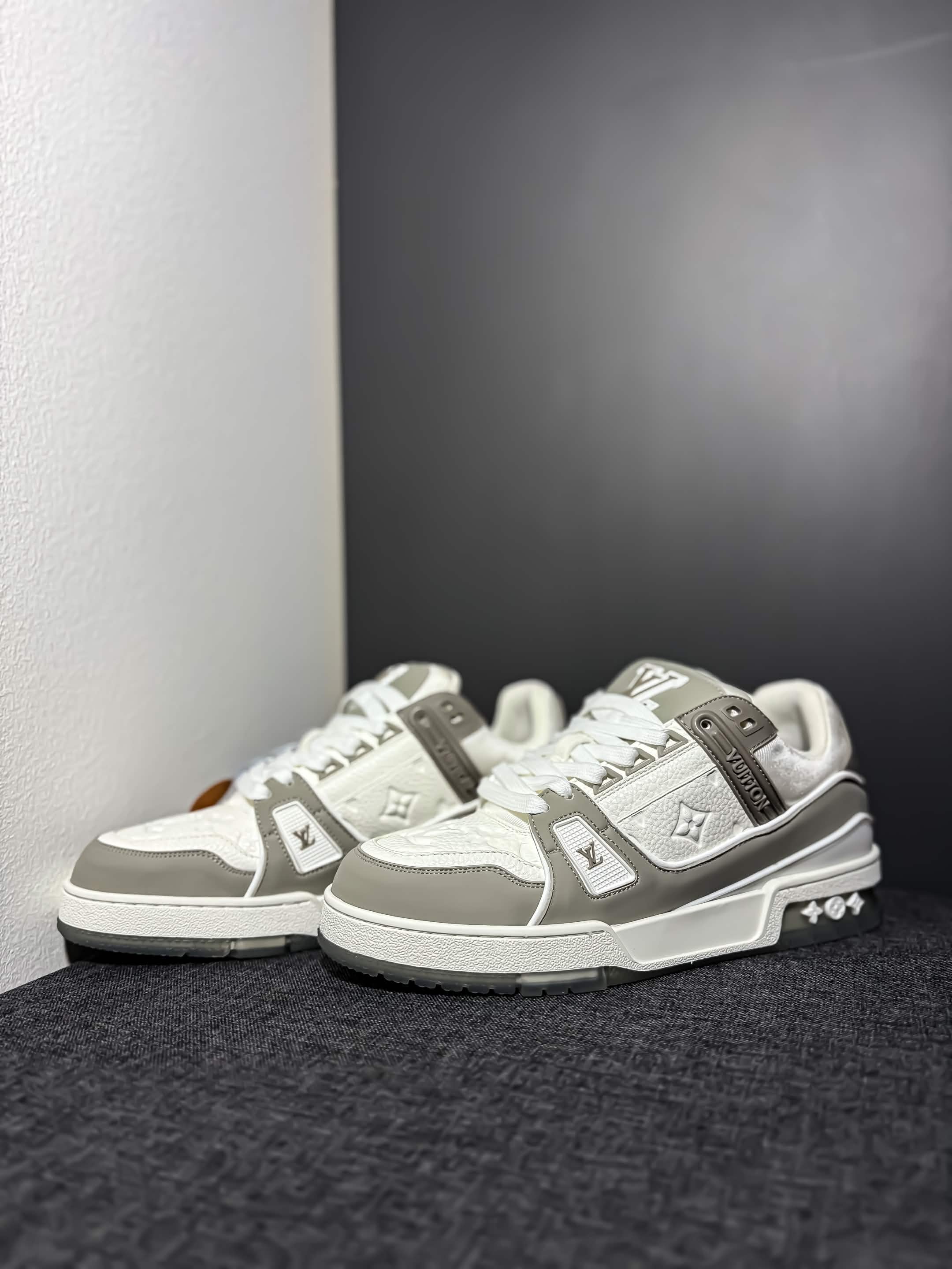 LV